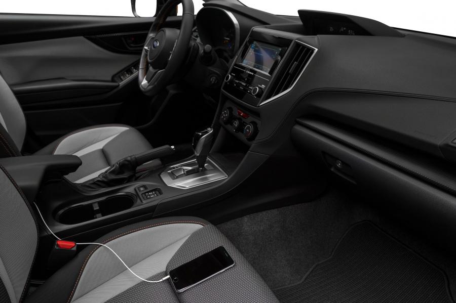 Интерьер Subaru Crosstrek 2017 года  (фото 12 из 73)
